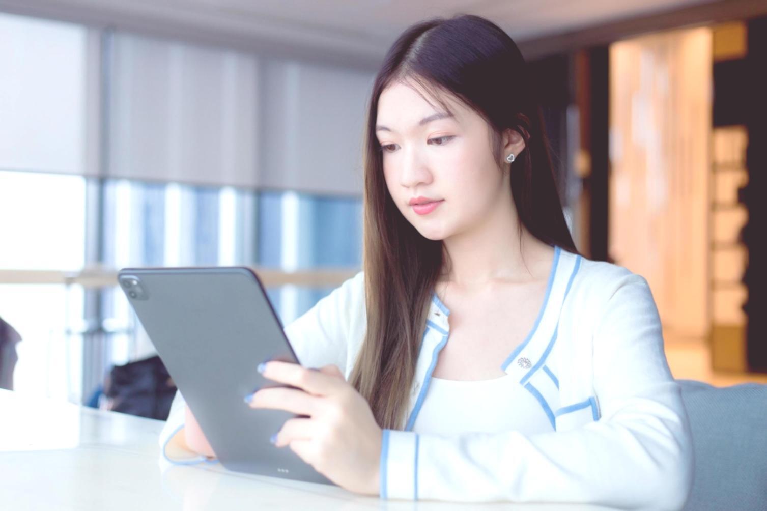 Frühe Arbeitsräume von teachnuvella mit ersten Finanzanalysesystemen